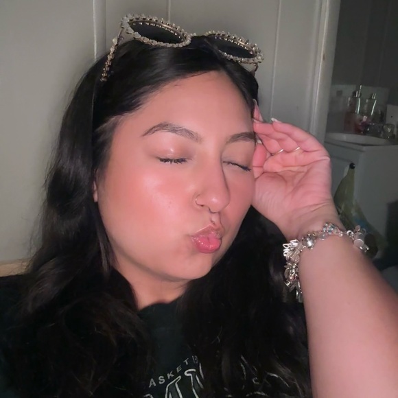 Meet your Posher, Emilee - Picture 1 of 1